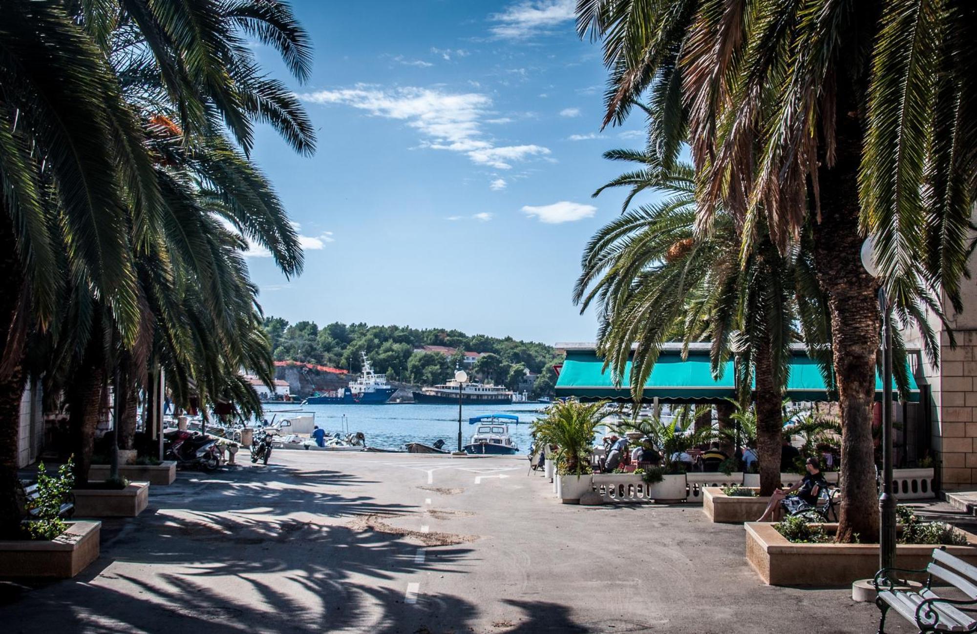 Riva Apartments Villa Thalia - Milna, Brac Milna  Exterior photo