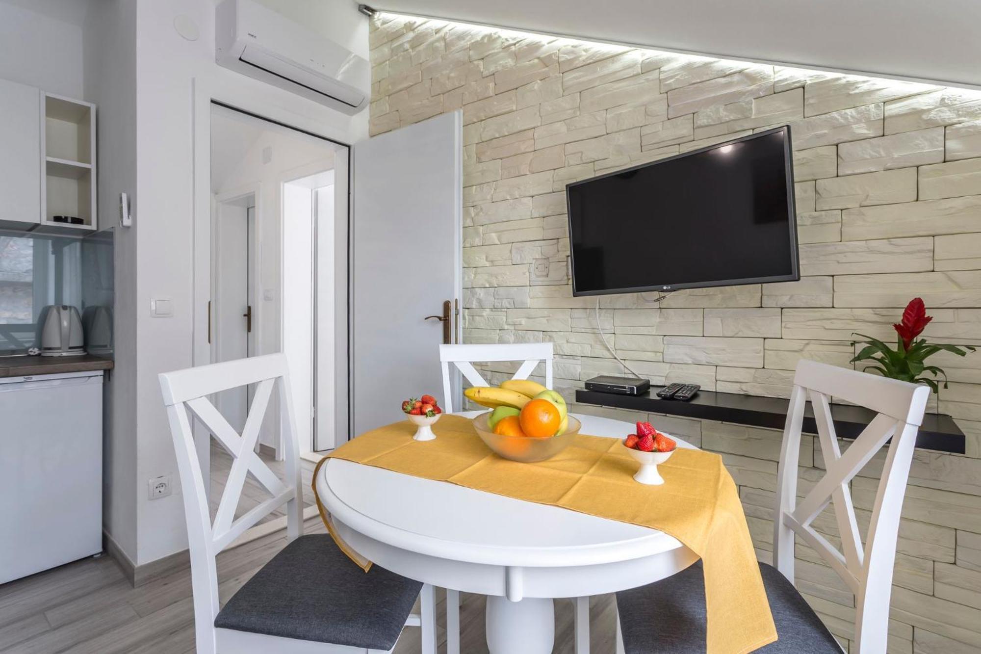 Riva Apartments Villa Thalia - Milna, Brac Milna  Exterior photo