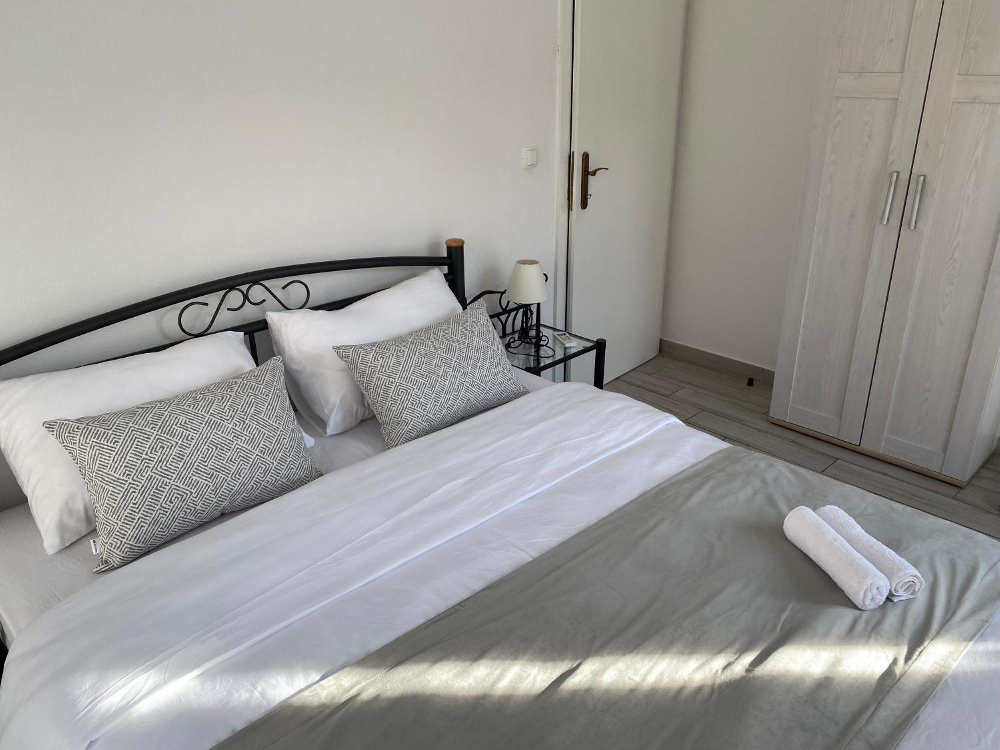 Riva Apartments Villa Thalia - Milna, Brac Milna  Exterior photo