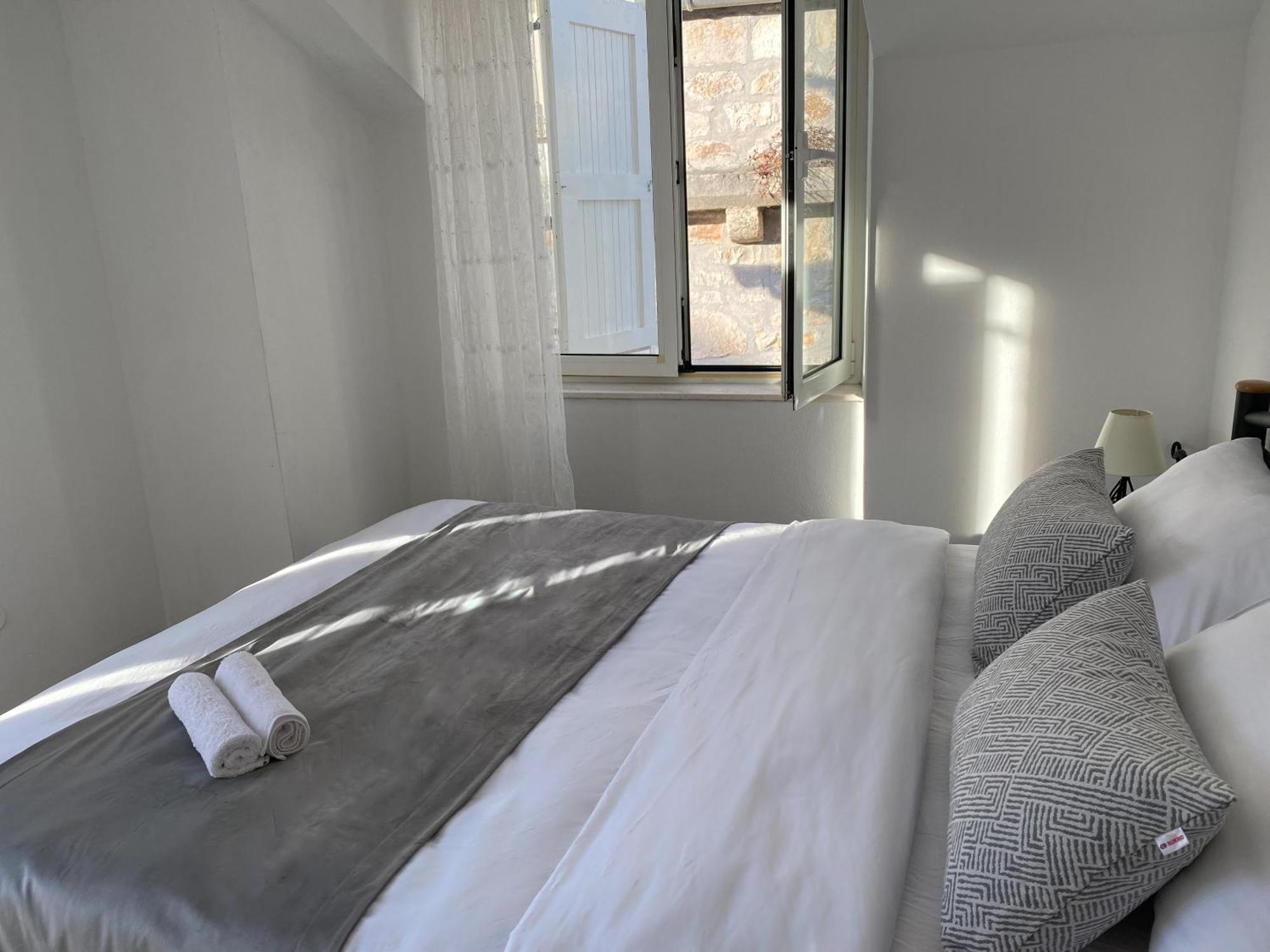 Riva Apartments Villa Thalia - Milna, Brac Milna  Exterior photo